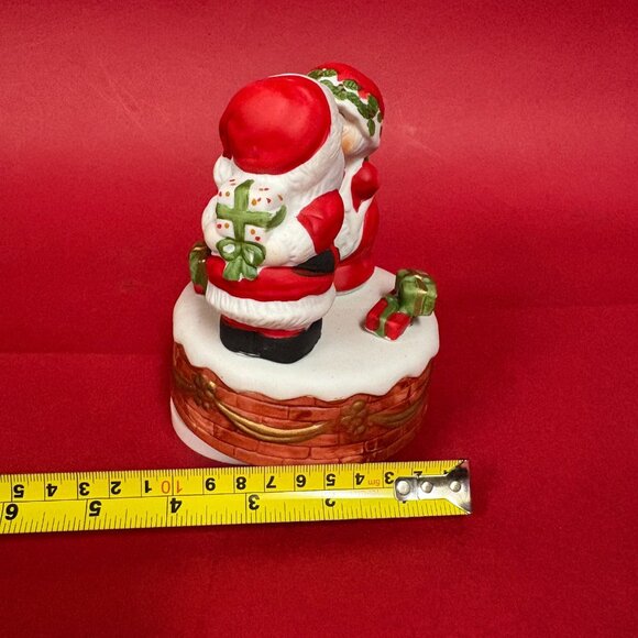 Jasco 1981 Santa Mrs Claus Music Box Bisque Porcelain Christmas Kissing Work - Picture 15 of 15